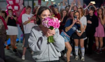 В Москве прошёл спорт-девичник на первом розовом падел-корте от AVON